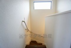 階段は段数を通常より1段多く段差を低く設定し、より安全な階段を追求しました。
