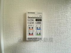浴室暖房乾燥機には、暖房、乾燥、涼風、換気の4つの機能が付いています。タイマー付きです。