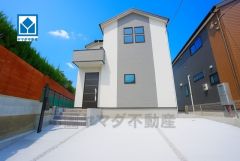 スーパー徒歩9分。コンビニ徒歩12分。西鉄バス日枝停まで徒歩9分。並列2台。