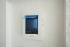 防犯性、セキュリティ対策に安心できるテレビモニター付きインターフォンです。セールスマン対策にもなり安心できます。