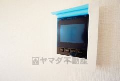 防犯性、セキュリティ対策に安心できるテレビモニター付きインターフォンです。セールスマン対策にもなり安心できます。