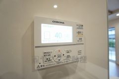 キッチン横からボタンひとつで操作が楽々。