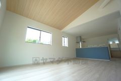 家族が集まる開放的なリビング。約18.5帖の大空間で毎日のお食事が楽しみです＾＾思い思いの時間を過ごしたり、家族みんなで食事をしたり、素敵な団らんの場になりますね。