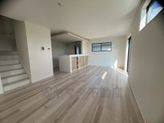 家族が集まる開放的なリビング。約18.5帖の大空間で毎日のお食事が楽しみです＾＾思い思いの時間を過ごしたり、家族みんなで食事をしたり、素敵な団らんの場になりますね。