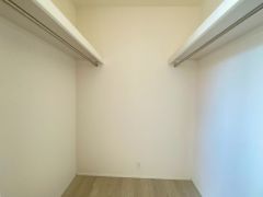 主寝室には大型のウォークインクローゼット付き。