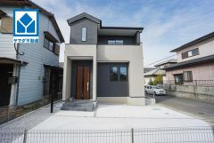 現地（2026年10月）撮影。角地。久原小学校まで徒歩約17分（約1200ｍ）トリアス久山まで車で約10分（約3.4ｋｍ）