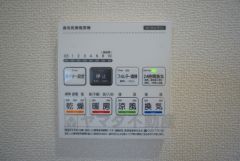 浴室暖房乾燥機には、暖房、乾燥、涼風、換気の4つの機能が付いています。タイマー付きです。