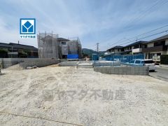 敷地面積約73坪＾＾ 南向き＾＾角地で陽当たり風通し良好＾＾ イオン穂波ショッピングセンターまで車で約7分（2.0km）