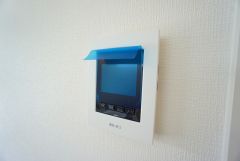 防犯性、セキュリティ対策に安心できるテレビモニター付きインターフォンです。セールスマン対策にもなり安心できます。