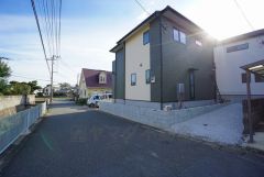 前面道路は公道東側約5.3ｍ。イオン福岡店まで車で約10分（3.1ｋｍ）