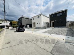 コンビニ・スーパーまで徒歩12分圏内＾＾ＪＲ鹿児島本線、西鉄天神大牟田線の2沿線を利用でき通勤通学に便利です＾＾