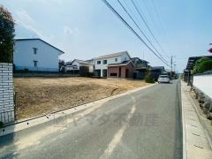 住人以外の車の進入も少なく、小さなお子様を持つご家庭にも安心です。大型車の通行が少なく、騒音や振動が少ないので静かで快適な生活を送れます。