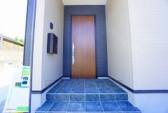 タッチキー採用の玄関。お買い物帰りで、両手がふさがってきても簡単に中に入れます＾＾