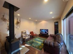 中庭を含めた40畳のスペース（LDK30畳と中庭10畳）は家族のみならず，大人数でのホームパーティも楽しめます。