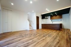 同仕様写真。断熱性能の窓ガラスを採用。省エネ、光熱費カットにも貢献します。 夏は涼しく、冬は暖かく快適に過ごせます。