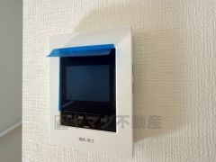 防犯性、セキュリティ対策に安心できるテレビモニター付きインターフォンです。セールスマン対策にもなり安心できます。