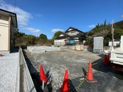 駐車スペースはゆとりある2台分を確保。マイカー用に、お客さま用に、余裕を持ってご利用いただけます。