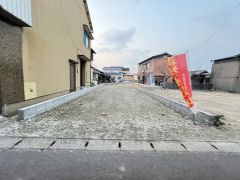 駐車スペースはゆとりある4台分を確保。マイカー用に、お客さま用に、余裕を持ってご利用いただけます。