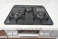 同仕様写真。3口コンロなので、効率よくお料理が楽しめます。毎日のお料理も楽しくなりますね＾＾