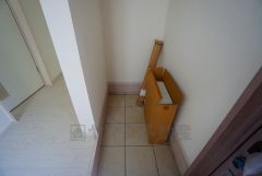 シューズインクローゼットも完備されており、玄関収納も問題ありません。棚の上にお花など飾ってインテリアも楽しめますね。