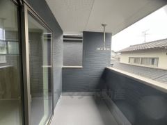 お洗濯物を干すスペースとしても十分な広さがあります。  お天気の良い日はお洗濯物がよく乾きそうな日当たり良好のバルコニーです＾＾