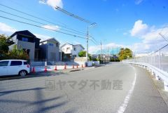 10年間の瑕疵保証が付いた安心の新築戸建。最新の設備で気持ちの良い新生活を送りませんか。 お気に入りの家具とインテリアで素敵な部屋を作りましょう。