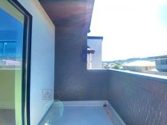 幅広のインナーバルコニーは洗濯物を守りやすく、眩しすぎる日差しも和らげます。