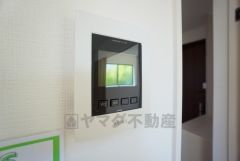 防犯性、セキュリティ対策に安心できるテレビモニター付きインターフォンです。セールスマン対策にもなり安心できます。