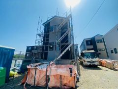 ＪＲ香椎線、地下鉄空港線、ＪＲ篠栗線の3沿線利用でき通勤や通学などに便利です＾＾コンビニ・ドラックストアまで徒歩10分圏内＾＾