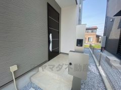 タッチキー採用の玄関。お買い物帰りで、両手がふさがってきても簡単に中に入れます＾＾