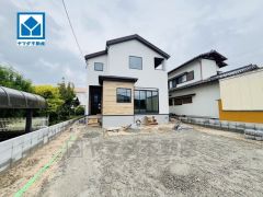 敷地面積広々55坪以上。並列駐車2台とOP1台。西鉄バス大野南小学校前停徒歩3分＾＾