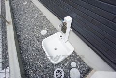 お車の洗車や外壁のお掃除をする際に便利な外水栓。