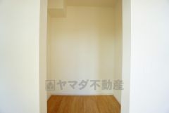 収納力豊富なウォークインクローゼット付き。洋服や小物などを1箇所にまとめて美しい収納を実現します。