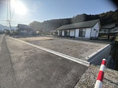 前面道路は公道南側約5.24～5.83ｍ。