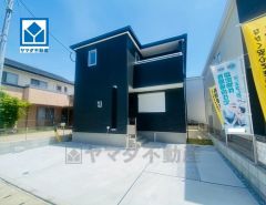 2沿線利用可能。西鉄桜並木駅まで徒歩2分バス変電所前停から乗車9分。JR南福岡駅まで徒歩2分バス変電所前停から乗車13分。