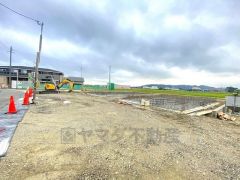 カースペース並列2台＾＾ご夫婦で1台ずつ所有出来ます。