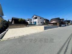 前面道路は公道東側約5.3ｍ。イオン福岡店まで車で約10分（3.1ｋｍ）