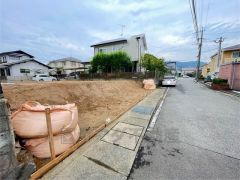 前面道路は東側約6ｍ。