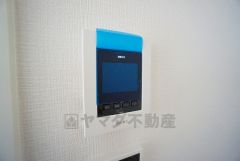 防犯性、セキュリティ対策に安心できるテレビモニター付きインターフォンです。セールスマン対策にもなり安心できます。