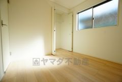 同仕様写真。全居室に収納完備。下段を引き出し収納にするなど、空いたスペースを有効活用すれば収納力がグッと高まります。常に整理整頓されたお部屋は気持ちがいいです＾＾
