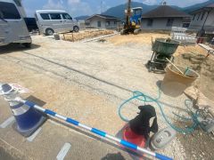 駐車スペースはゆとりある4台分を確保。マイカー用に、お客さま用に、余裕を持ってご利用いただけます^^