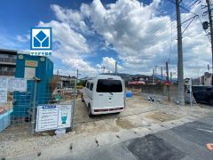 コンビニ徒歩5分、スーパー徒歩13分。