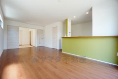 同仕様写真。将来にわたって住みやすくプランニングを重ねて設計された間取で日々の生活をしやすい導線を考えた居住空間を創り上げております＾＾