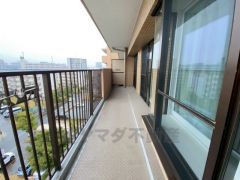 お天気の良い日はお洗濯物がよく乾きそうな日当たり良好のバルコニー バルコニーから広がる開放的な眺望。視界が抜けており、心地よい景色が楽しめます＾＾