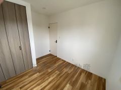 2面採光を確保した明るい室内は、風通しも良く、大変居心地の良い空間となっております。爽やかな風を感じて起きる朝は、快適生活の始まりに。