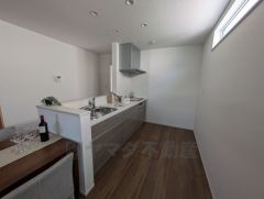 対面式キッチンを中心としたリビングダイニングで家族の会話が弾みそうです。