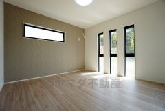 同仕様写真。2面採光を確保した明るい室内は、風通しも良く、大変居心地の良い空間となっております。爽やかな風を感じて起きる朝は、快適生活の始まりに。