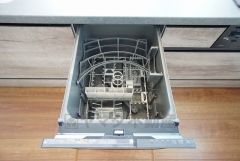 家事の時間が短縮できる食器洗浄乾燥機付。後片付けもラクラクです。
