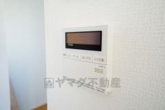 同仕様写真。キッチン横からお湯張り、追い炊き、足し湯がボタン一つで楽々操作できる給湯機リモコンです＾＾忙しい夕飯の準備の時間帯に重宝しますね。