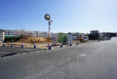 前面道路は6.1ｍ～7ｍと広く駐車がスムーズにできます＾＾